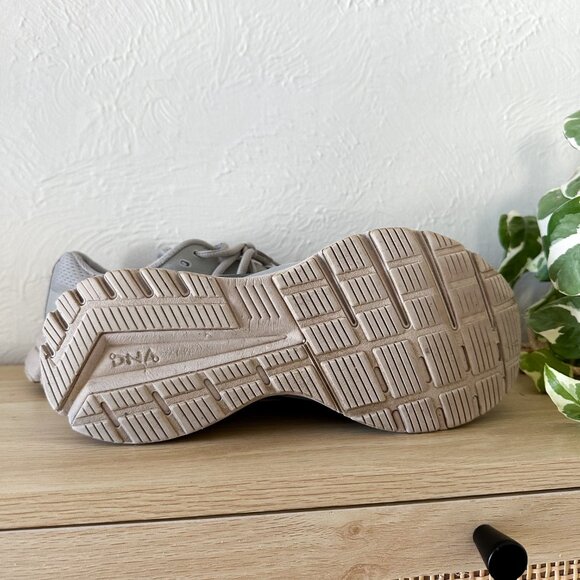 Brooks | Signal 3 Running‎ Shoes in Grey & Silver (Style 120349-1B-059) - Picture 5 of 7